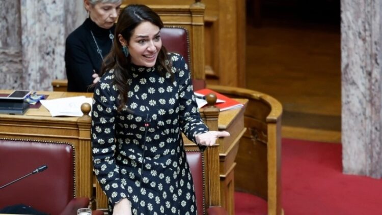 Ο κακός χαμός στην Ηλεία: Ιερέας ζητά εδώ και τώρα διαζύγιο από την παπαδιά μόλις αποκαλύφθηκε το “κόλλημά” της