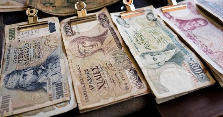 Τελικά ήταν καλύτερα με δραχμές; Με 2 ευρώ έπαιρνες τυρόπιτα, ζαμπονοτυρόπιτα και κουλούρι