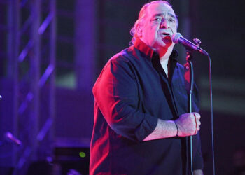 Ο Βασίλης Καρράς έγραψε τραγούδι στην εντατική, που χαρακτηρίζεται «μυθικό» – Ποιος θα το τραγουδήσει