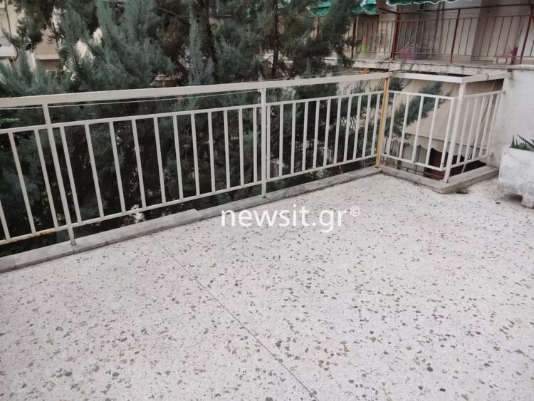 Τραγωδiα στον Νέο Κόσμο: 35χρονη πńδηξε από τον εξώστη 3ου ορόφου για να σωθεί από τον άντρα της