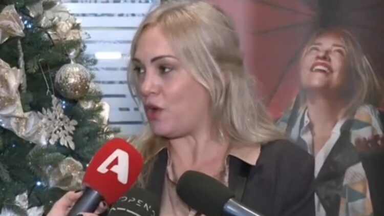 Η Λίνα Σακκά σε σπάνια δημόσια εμφάνιση: «Είμαι καλά, έχω σταθεί στα πόδια μου»