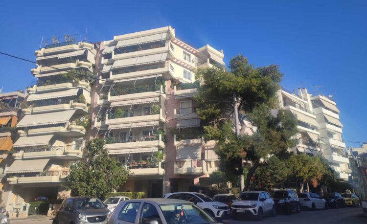 Νέα Σμύρνη: 18χρονος ομολόγησε ότι σκότωσε με ψαλίδι τον 16χρονο αδελφό του