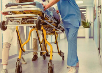 Σοκ σε εκδρομή σχολείου στο Ηράκλειο: Νεαρή μαθήτρια υπέστη ανακοπή μετά από αλλεργικό σοκ – Διασωληνώθηκε (video)