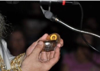 Πιστοί στο Αγρίνιο προσκύνησαν κάστανο που είχε βράσει ο Παΐσιος το 1990