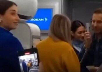 Απίθανη πρόταση γάμου σε πτήση από Θεσσαλονίκη για Ηράκλειο – Η μαντινάδα και το viral βίντεο