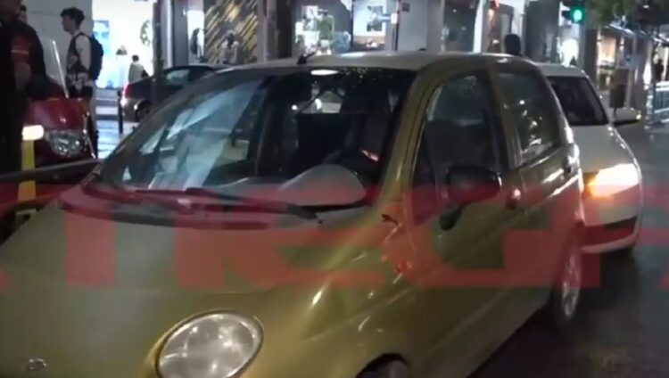 Αυτό είναι το αυτοκίνητο με το οποίο προσπάθησε να διαφύγει ο 71χρονος δολοφόνος της 43χρονης στη Σαλαμίνα