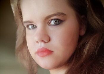 Η Ζωή κέρδıσε τη μάχn για τη ζωή στα 17 της χρόνıα και σήμερα έχει αποσπάσει περıσσότερα από 300 βραβεία