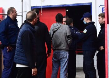 Ρέντη: Σοκαρισμένος ο πατέρας του 18χρονου που συνελήφθη για την δολοφονική επίθεση στον αστυνομικό – Καταστράφηκα…