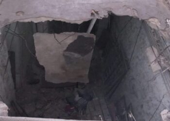 Απίστευτο περιστατικό στη Θεσσαλονίκη: Άνοιξε η γη και τους κατάπιε – Στο νοσοκομείο δύο 19χρονα (φωτο)