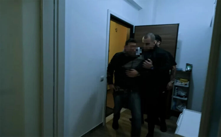 Πώς συνελήφθη ο 43χρονος που είχε κλείσει ραντεβού με 13χρονη στον Πειραιά – Ο ρόλος του Αλέξανδρου Κοψιάλη – Βίντεο ντοκουμέντο