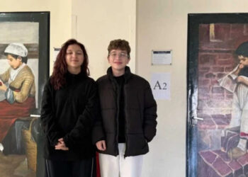 Μαθητές μετέτρεψαν σε έργα τέχνης τις πόρτες των αιθουσών στο σχολείο τους