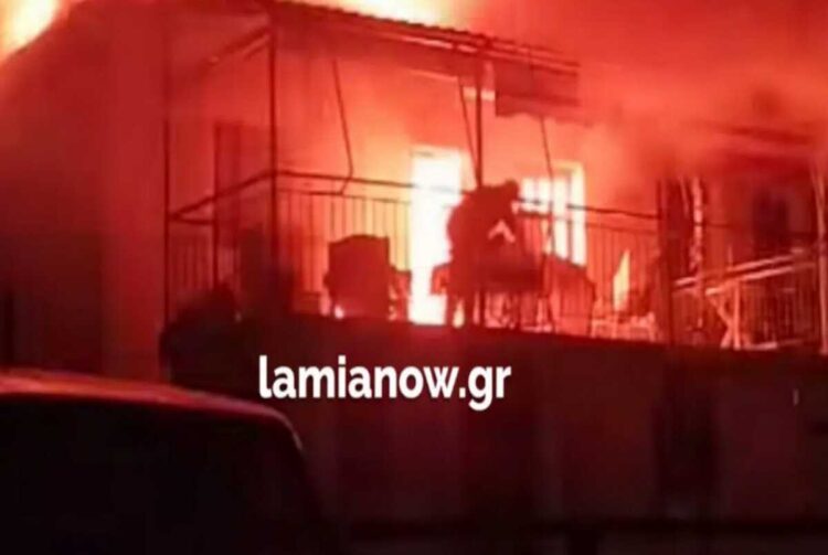 Αστυνομικοί, θείος και ανιψιός, είδαν τα σπίτια τους να παίρνουν φωτιά στη Φθιώτιδα και να καταστρέφονται