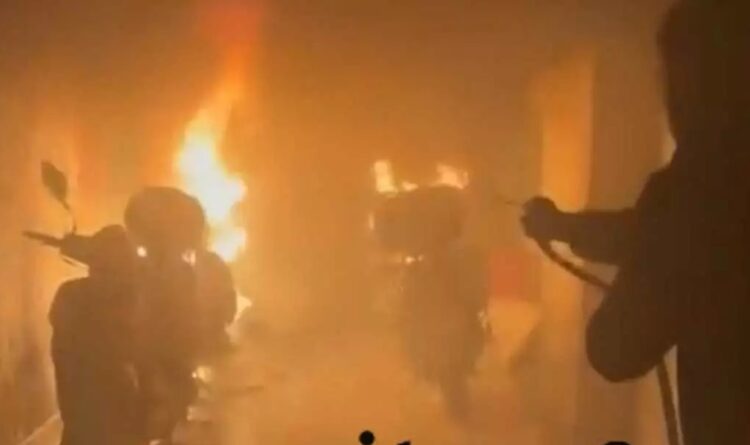 Συνελήφθη γνωστός τράπερ για αρπαγή και ξυλοδαρμό 20χρονου μουσικού – Του έκαψε τα μηχανάκια με βόμβα μολότοφ – Βίντεο ντοκουμέντο