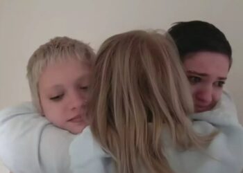 Δίδυμες που χωρίστηκαν στη γέννα, επανενώθηκαν μέσω TikTok – Αποκαλύφθηκε κύκλωμα εμπορίας βρεφών