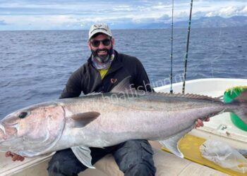 Η ψαριά της ζωής του: Έπιασε μαγιάτικο άνω των 50 κιλών