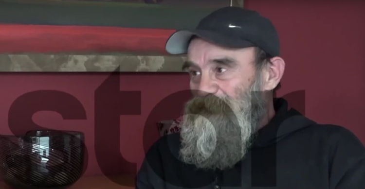 Κωνσταντίνος Πολυχρονόπουλος: «Δεν έχω αγγίξει χρήματα από τον Άλλο Άνθρωπο» – Η αλήθεια για τη φωτογραφία που παίζει «φρουτάκια» (video)