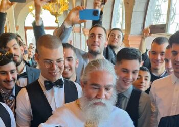 Συγκινητική βάπτιση στο Ναύπλιο: 20χρονος έγινε Χριστιανός με… 27 νονούς (φωτο, video)