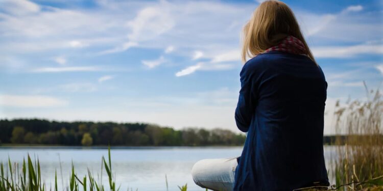 Η Ιστορία της Μαρίας που έχασε τους γονείς της σε τρоχαίο, έμενε στους δρόμους και όμως τα κατάφερε