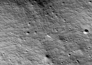 NASA: Τις πρώτες φωτογραφίες από τον νότιο πόλο της Σελήνης έστειλε το διαστημόπλοιο «Οδυσσέας» (φωτο)