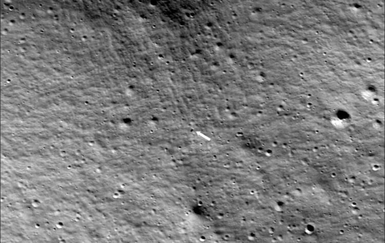 NASA: Τις πρώτες φωτογραφίες από τον νότιο πόλο της Σελήνης έστειλε το διαστημόπλοιο «Οδυσσέας» (φωτο)