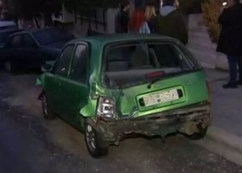 Θεσσαλονίκη: Λεωφορείο του ΟΑΣΘ πήρε «παραμάζωμα» παρκαρισμένα αυτοκίνητα – «Σαν να έπεσε βόμβα», εικόνες που σοκάρουν