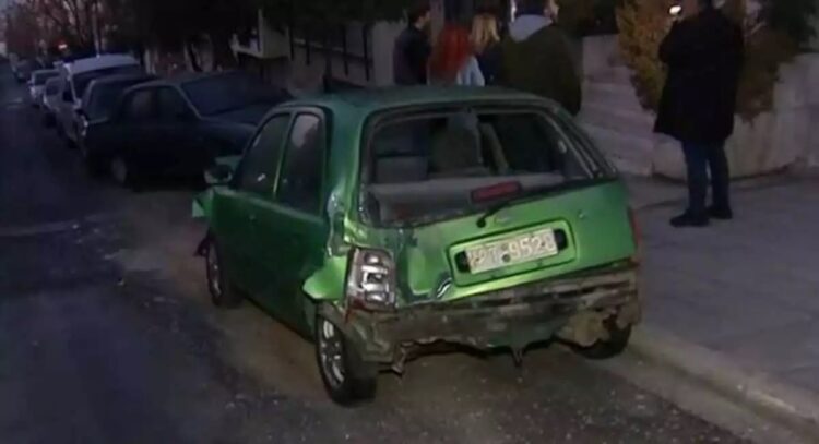 Θεσσαλονίκη: Λεωφορείο του ΟΑΣΘ πήρε «παραμάζωμα» παρκαρισμένα αυτοκίνητα – «Σαν να έπεσε βόμβα», εικόνες που σοκάρουν