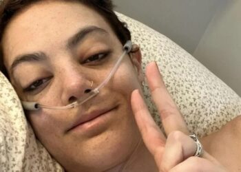 “Η Κάθριν πέρασε στο φως” – Πέθανε από καρκίνο η 31χρονη τραγουδίστρια – Γιατί ζητούσε να στηριχθεί ο γιος της