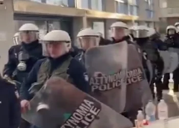 Επέμβαση της Αστυνομίας στο υπό κατάληψη Δημοκρίτειο Πανεπιστήμιο της Θράκης – Μάχες σώμα με σώμα και προσαγωγές