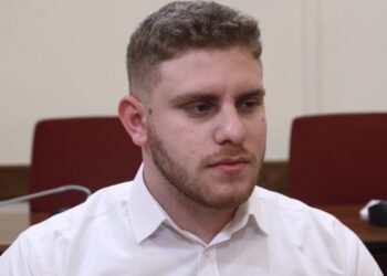 Ντροπή στην εξεταστική για τα Τέμπη: Έφεραν σε αμηχανία τον ήρωα φοιτητή – «Kαιγόμουν από τις λαμαρίνες, μου ευχήθηκαν μέχρι και θάνατο» (video)