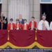 Νέο έπος Ευαγγελάτου: Ανέβηκε στο μπαλκόνι του Μπάκιγχαμ με όλη τη βασιλική οικογένεια!