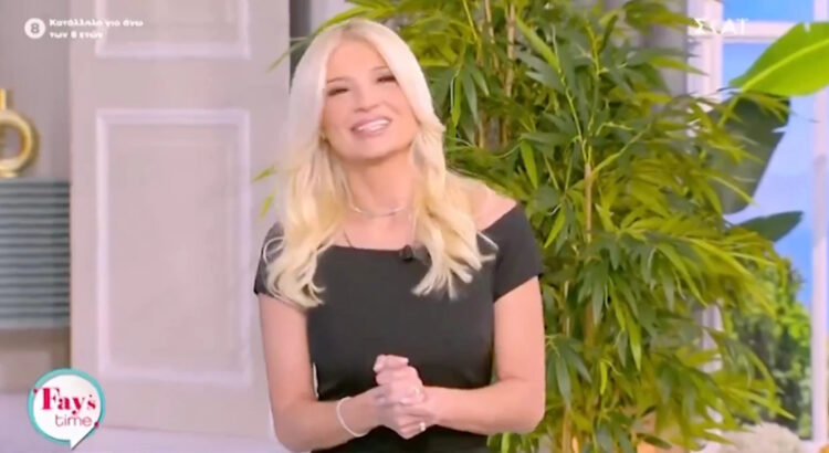 Ντυμένη στα μαύρα στα γενέθλιά της η Φαίη Σκορδά – Η έκπληξη στο καμαρίνι