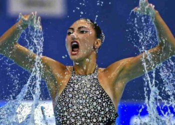 Ευαγγελία Πλατανιώτη: Η ζωή του χρυσού κopιτσιού της Ελλάδας που χορεύει στο νερό – Η καταγωγή, η τηλεόραση, η πρόταση γάμου