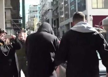 Ξεσπά η μητέρα της 9χρονης που τη βίαζε ο παππούς της στο Κερατσίνι: «Το παιδί μου έκλαιγε και έτρεμε, δεν τον ήθελε»