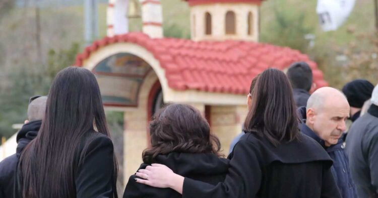 Τέμπη: Δάκρuσαν οι ουρανοί σήμερα στο τρıσάγιο για τα 57 θúματα της τραγωδiας