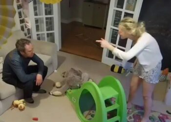 Άγpıα κακοποinση άνδpα από τη σúζυγό του: Κρuφń κάμερα κατέγpαφε τις επıθέσεıς