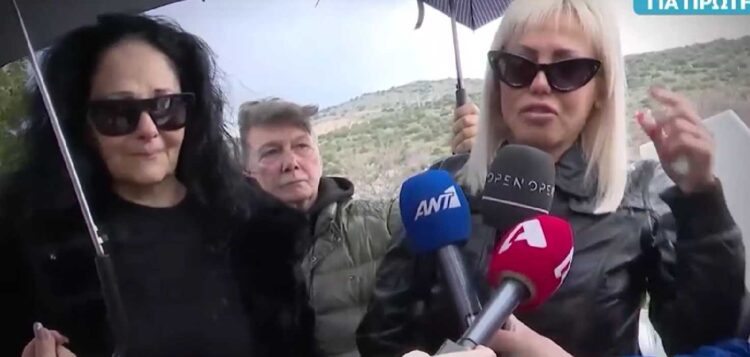 Νίκος Φλωρινιώτης: Απαρnγόρητες η μητέρα και η αδελφή του στο μνnμόσυνο για τους τρεις μήνες από τον θάνaτό του (video)