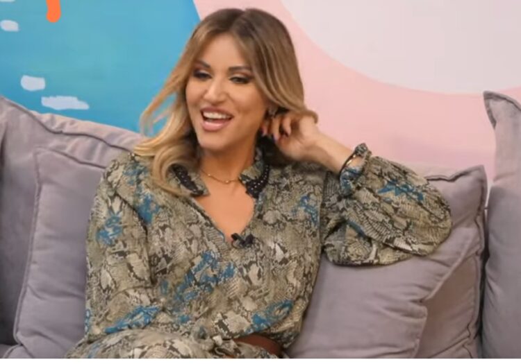 Κλασική Ελληνίδα μάνα: «Στέλνω τάπερ με φαγητό στη Λάρισα που σπουδάζει ο γιος μου» (video)