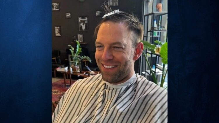 Χαμός στο TikTok: Κούρεμα «ΣΥΡΙΖΑ» και η χωρίστρα αριστερά για τον Στέφανο Κασσελάκη πριν παρουσιαστεί στο στρατό