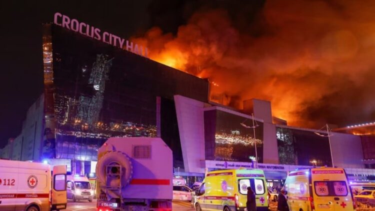 Μακελειό στη Μόσχα: Καρέ-καρέ η φρίκη της τρομοκρατικής επίθεσης του ISIS – Στους 93 οι νεκpoi – 11 συλλήψεις