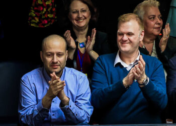 Γεγονός ο πρώτος γάμος ομόφυλου ζευγαριού στην Ελλάδα – Παντρεύτηκαν στη Νέα Σμύρνη ο Σταύρος Γαβριλιάδης και ο Δημήτρης Ελευσινιώτης