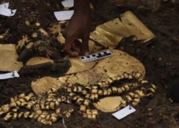 Ο αρχαίος τάφος που σόκαρε τους αρχαιολόγους: Η μεγάλη ποσότητα χρυσού και το μυστήριο πίσω από τους σκελετούς που βρέθηκαν