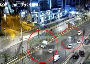 Σοκαpıστıκό τροχαiο στη Λεωφόρο Σuγγρού – Τα αuτοκίνητα στρıφογύρıζαν με ταχύτnτα πάνω στο δρóμο