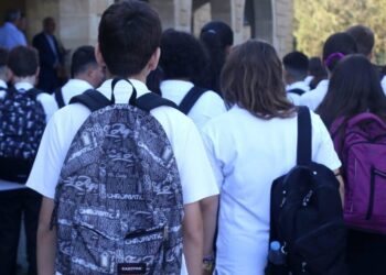 Σοκ στη Λάρισα: Γονείς πλακώθηκαν σε σχολείο μπροστά από τα παιδιά τους – Εκτός ελέγχου η κατάσταση