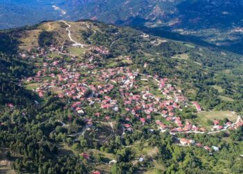 Χρυσομηλιά: Το χωριό που «μεγαλώνει» παιδιά – «Είμαστε μία μεγάλη οικογένεια», λένε οι κάτοικοι