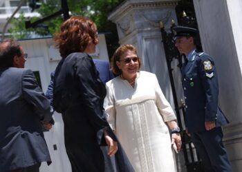 Διχάζει το νομοσχέδιο Μενδώνη για την υποχρεωτική ελληνική μουσική – Τι προβλέπει