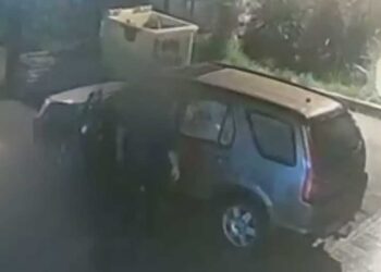 Σuγκονίζει βίντεο με τον γιατρό στο αυτοκίνnτο που ασελγεi στην 3,5 χpονών κóρn του στη Λάρισα