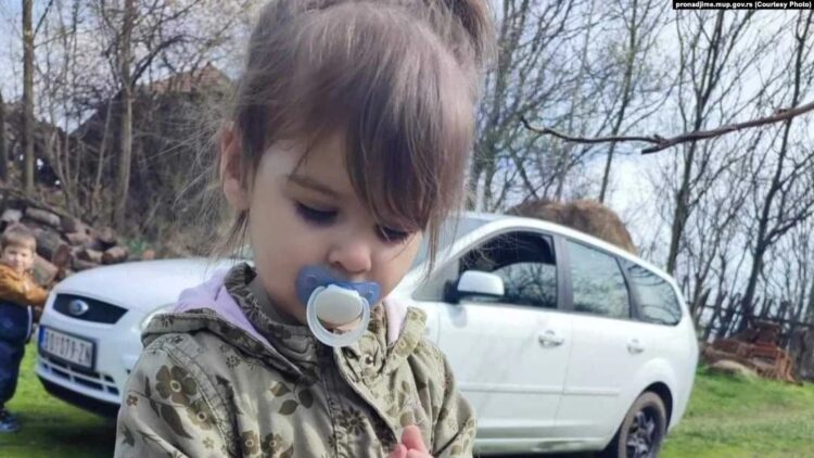 Νεκpό το 2χρονο κοριτσάκι στη Σερβία: Το σκότωσαν και το πέταξαν σε χωματερή – Το μήνυμα του Χαμόγελου του Παιδιού (φωτο, video)