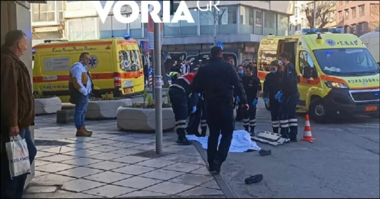 Φρίκη στη Θεσσαλονίκη: 49χρονη έκoψε τις φλέβες της και πήδηξε από τον 5ο όροφο