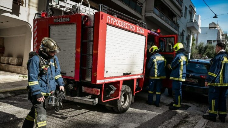 Φωτιά σε ξενοδοχείο στη Λιοσίων – Νεκpός βρέθηκε 40χρονος μέσα σε δωμάτιο