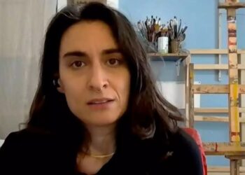 Η απόπειρα δολοφονίας της εικαστικού Μαρίνας Τζιάρα από τον σύζυγό της όταν του ζήτησε διαζύγιο: «Με μαχαίρωσε στο λαιμό και επιχείρησε να με στραγγαλίσει»